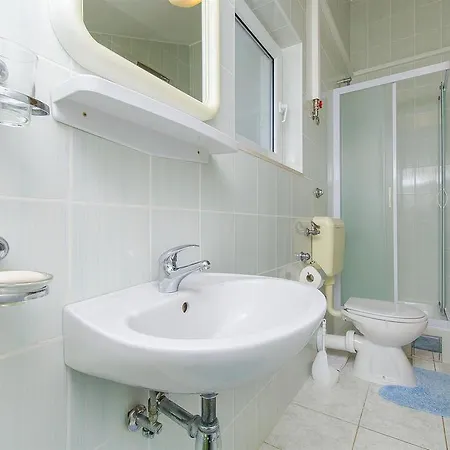 Apartament And Iva