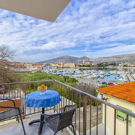 Apartament And Iva