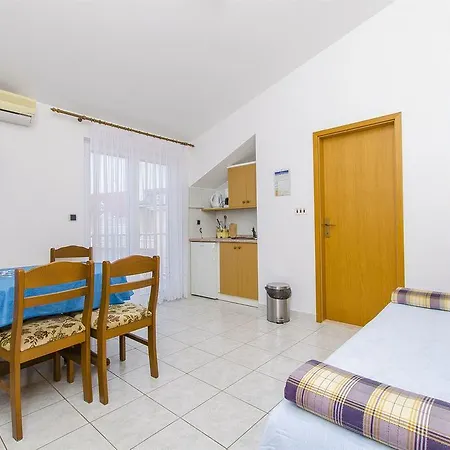 דירה And Iva טרוגיר