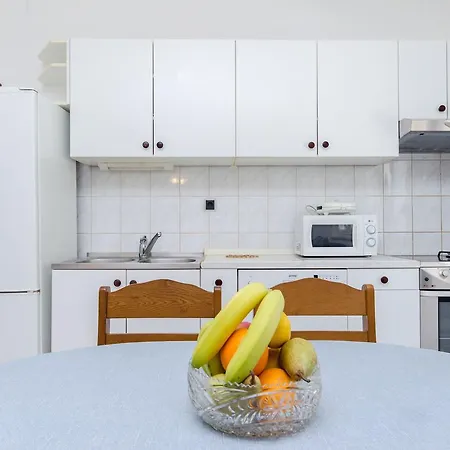 Apartament And Iva