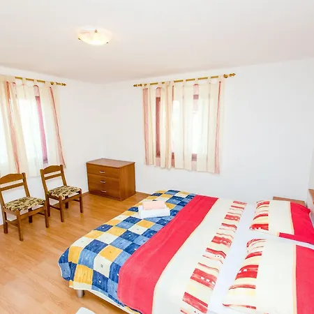 And Iva Apartman Trogir
